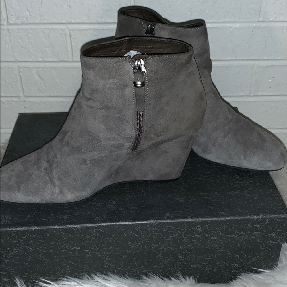 Via Spiga wedge gray suede boots